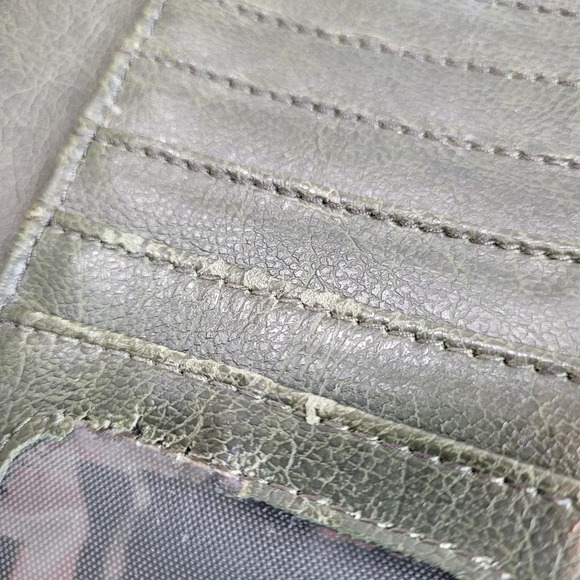 Liz Claiborne Green Faux Leather Trifold Front Snap Button Wallet - Picture 10 of 14